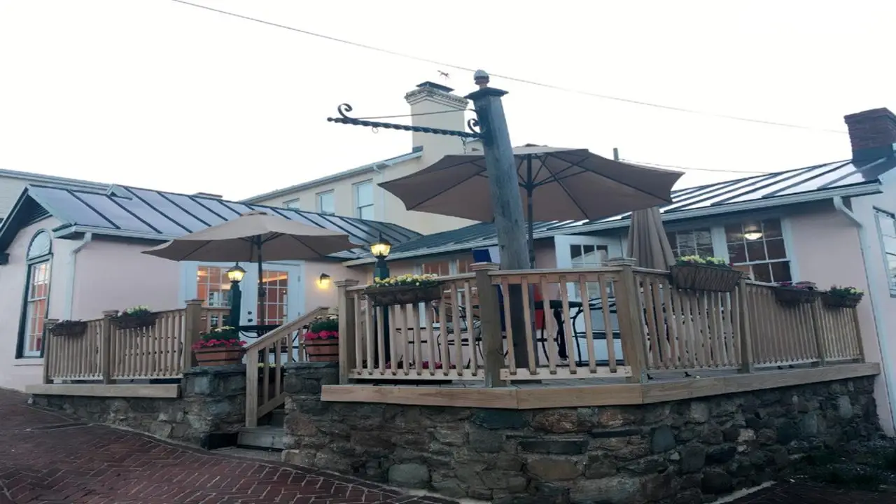 On the backstreet now, 4 E Federal St - Red Bar Sushi & Best Thai Kitchen - Middleburg, Middleburg, VA