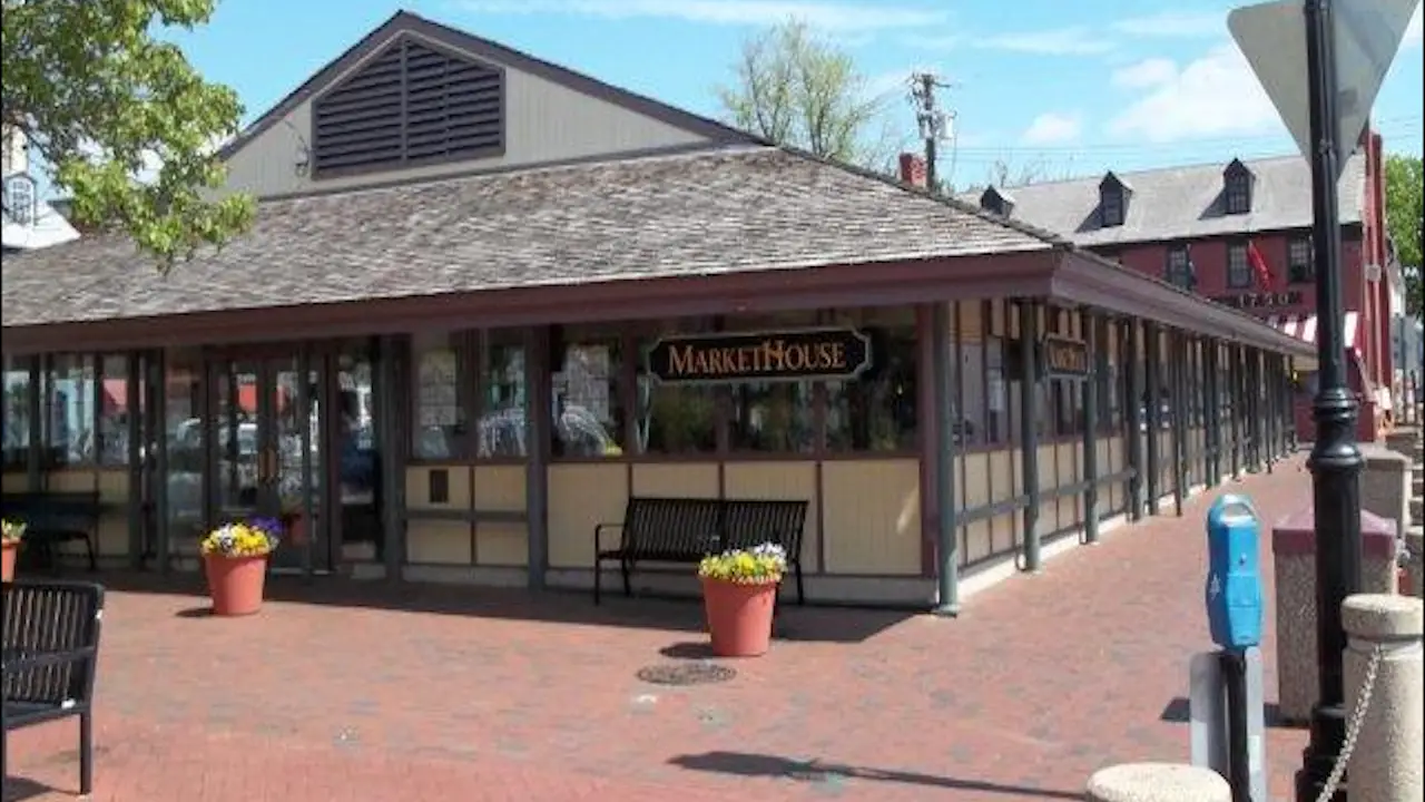 Screenshot -- At - Market House, Annapolis, MD