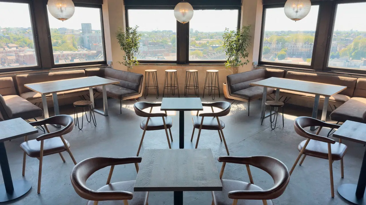 Indoors (facing south-westerly) - The Birds Nest - Brixton, London, Greater London