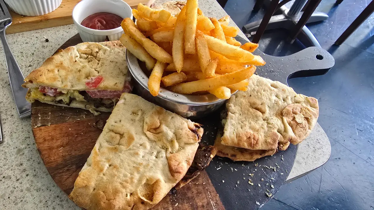 Apllada Greek Fusion Restaurant, Hamilton, ON