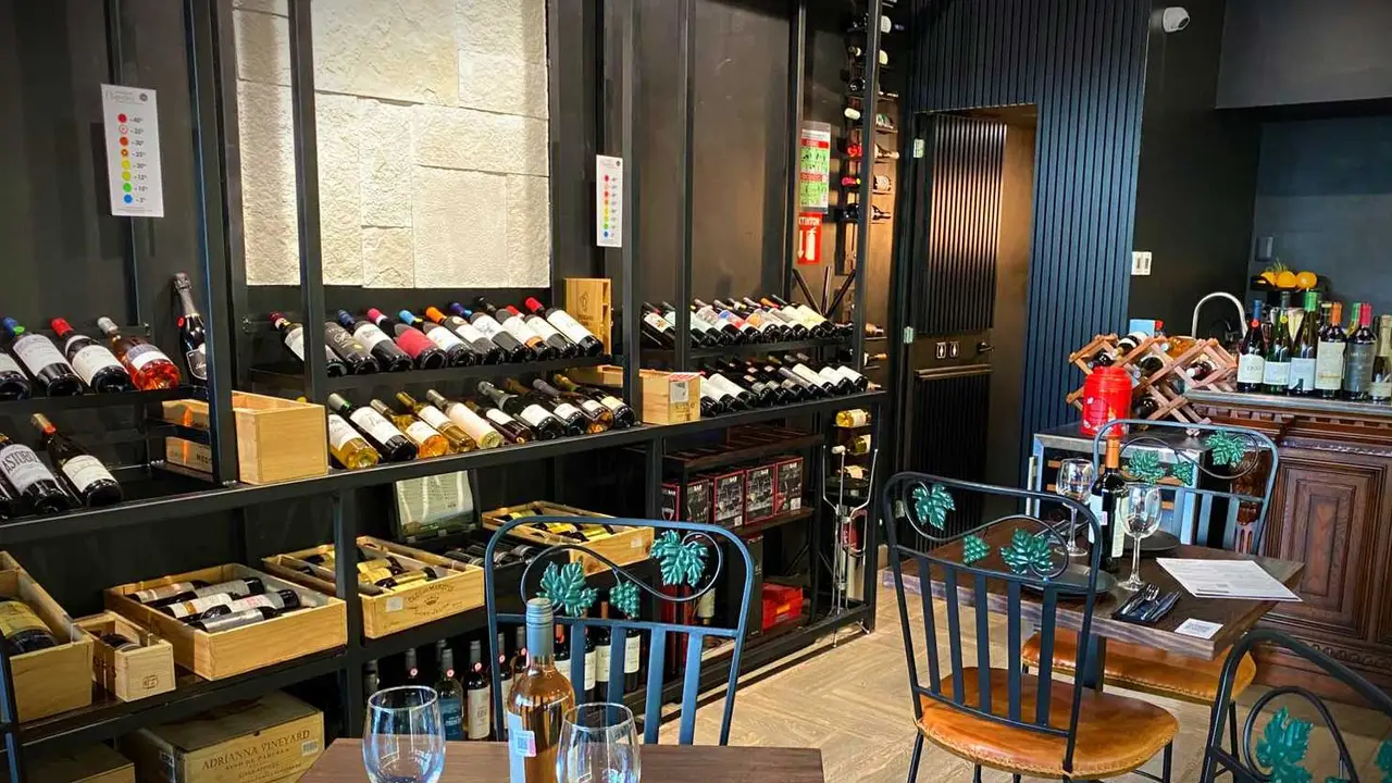 Restaurante y nuestra Pared de Vino - DiVino Bistro, Monterrey, NLE