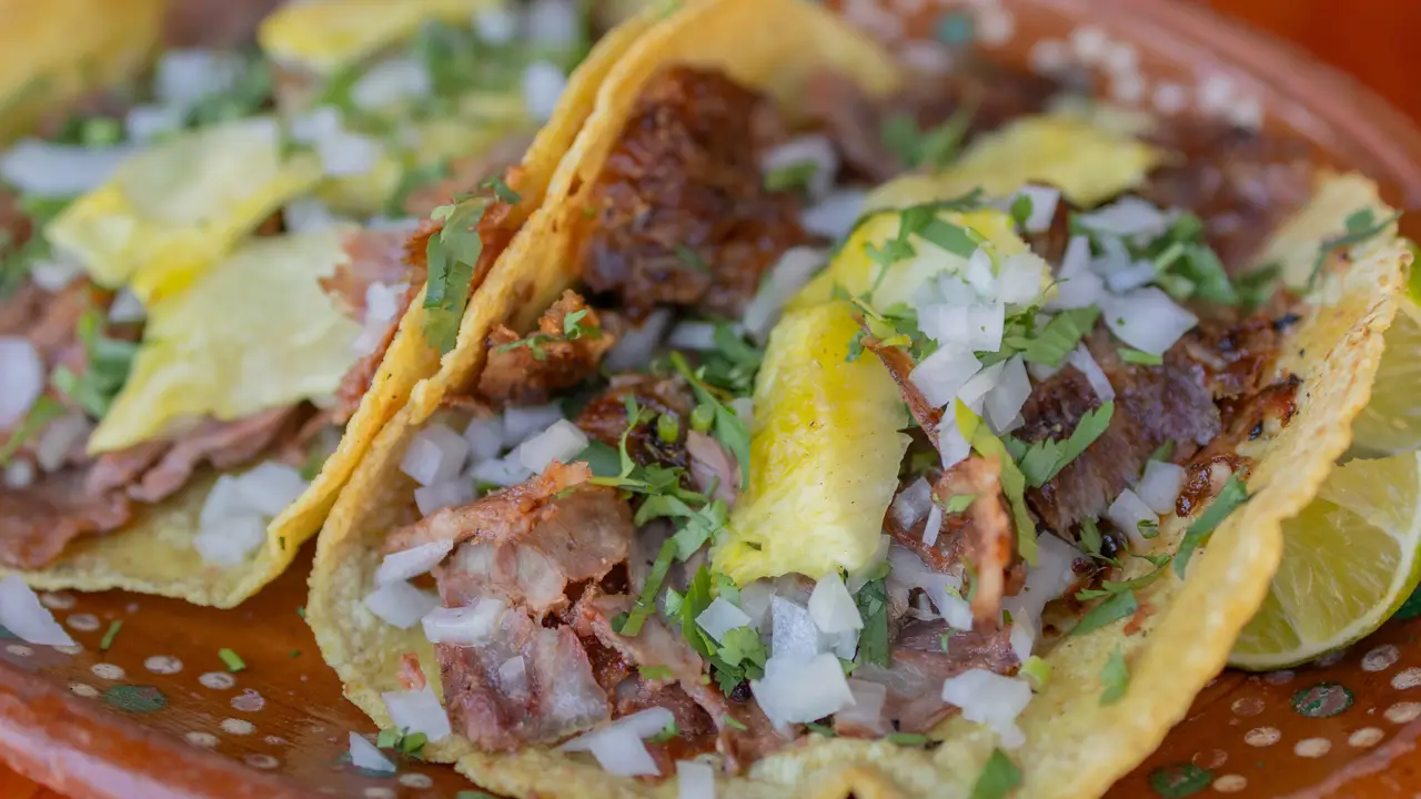 Tacos y auténticos antojitos mexicanos 🌮 - Las Guacamayas, Cabo San Lucas, BCS