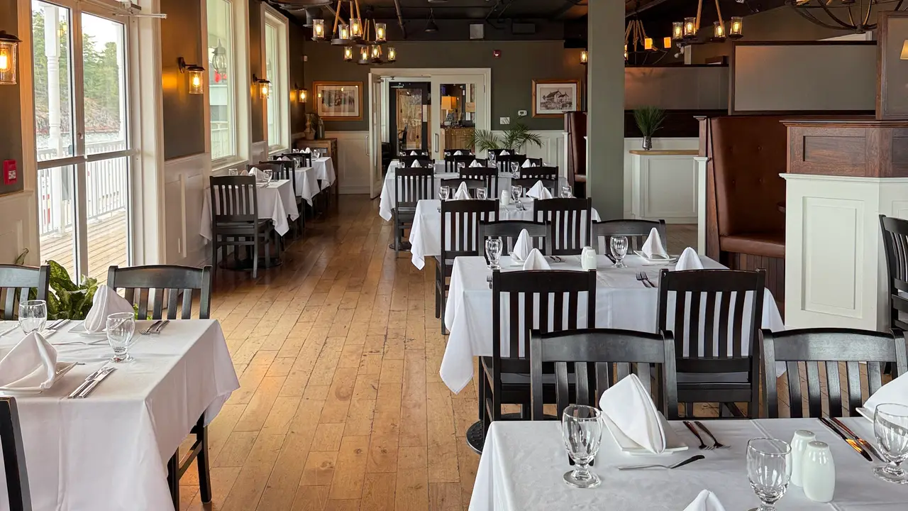 The Anchorage | Dining Room - Sportsman’s Inn, Killarney, ON
