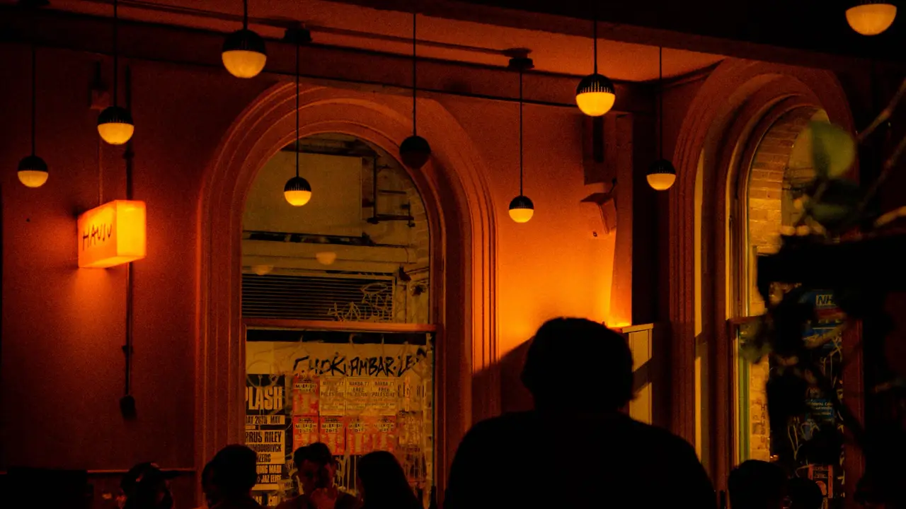 Hausu, London, Greater London