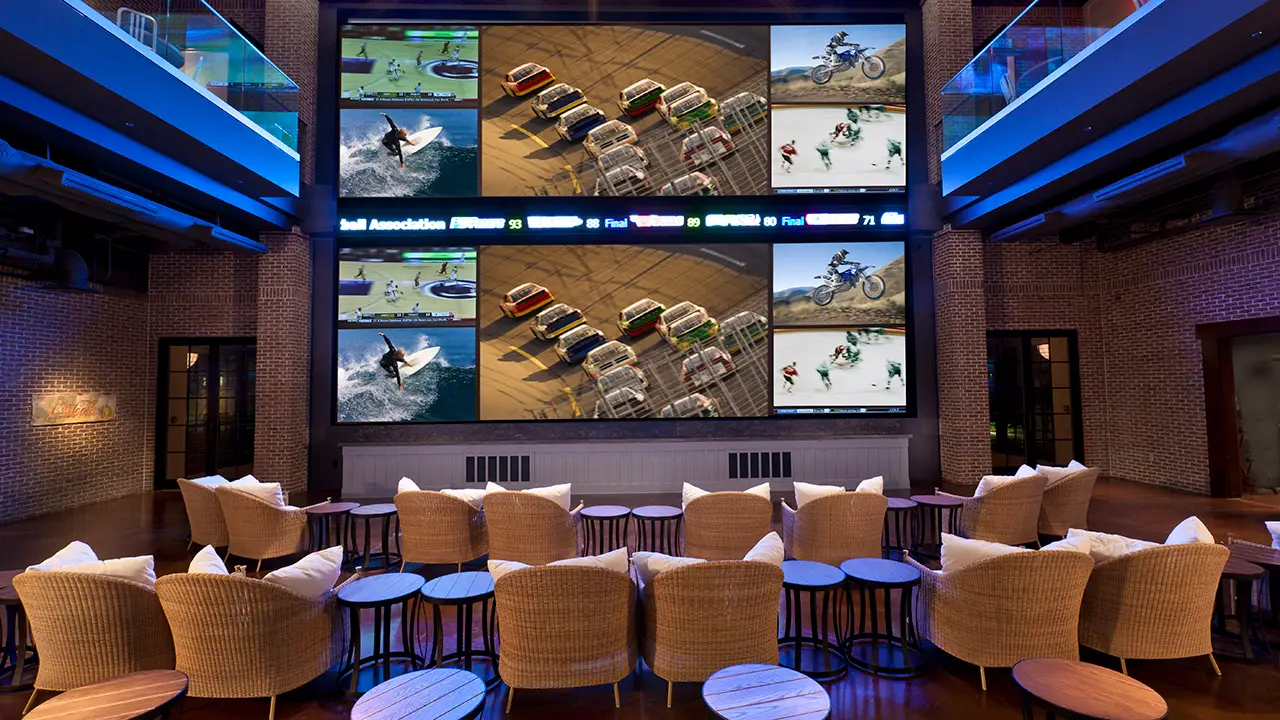 Wreckers Sports Bar - Gaylord Palms Resort, Kissimmee, FL