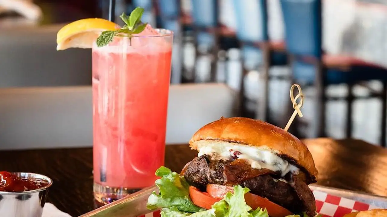 Roscoe's Bar & Burgers, Sacramento, CA