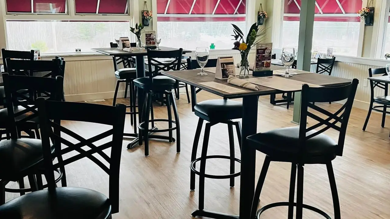 Dining Room - Greenside Restaurant, Tilton, NH