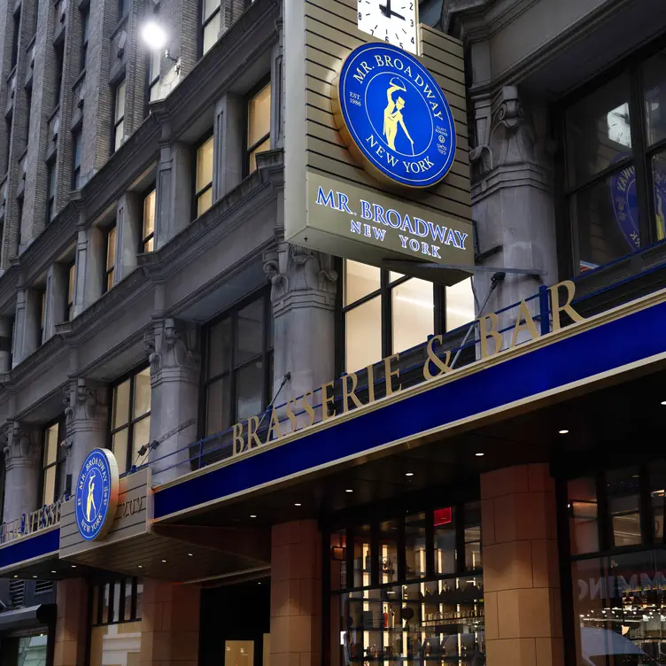 ベルナール・ビュッフェ「NEW YORK-Downtown Broadway」 78031915-2?width=752&height=