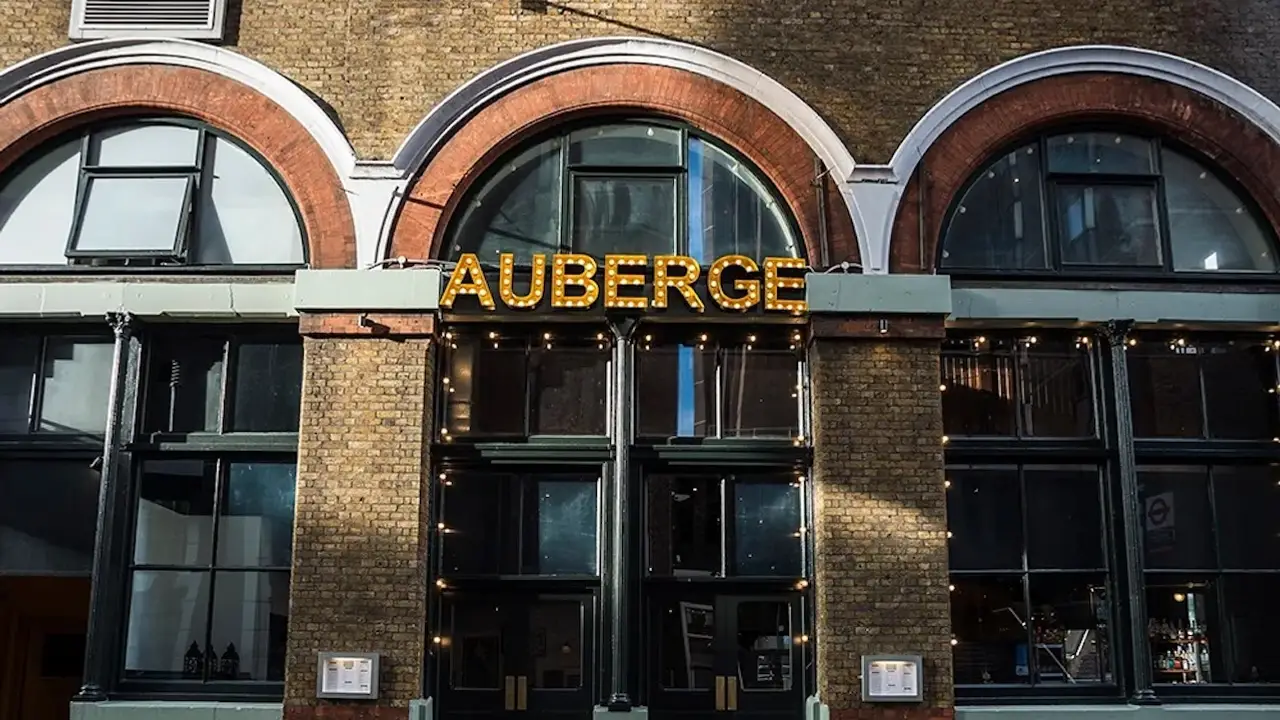 Auberge Bar & Restaurant, London, 