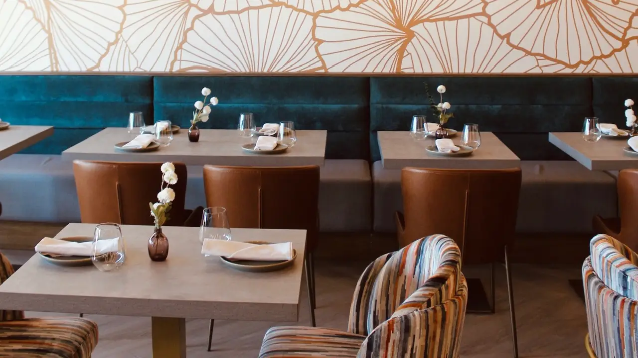 Interior Seating - LB Eatery & Wine, Pembroke Pines, FL