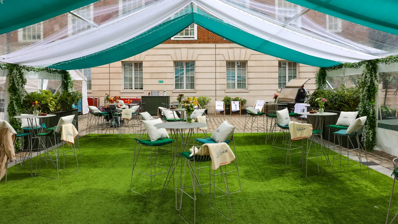 Apex Temple Court Hotel, Courtyard - The Amicable Societies Summer Terrace, Fleet Street, London