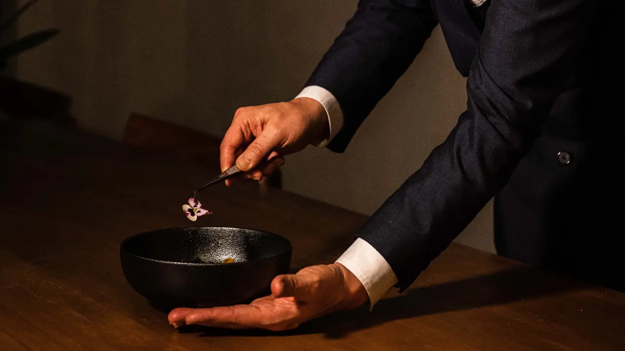 Savor artful dishes in a unique dining experience. - Hwasanjung, Ciudad de Guatemala, Guatemala
