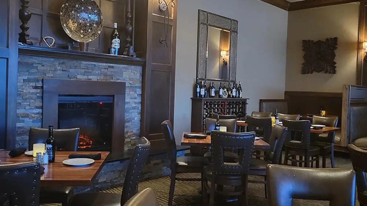 Ellwood Steak and Fish House, Dekalb, IL