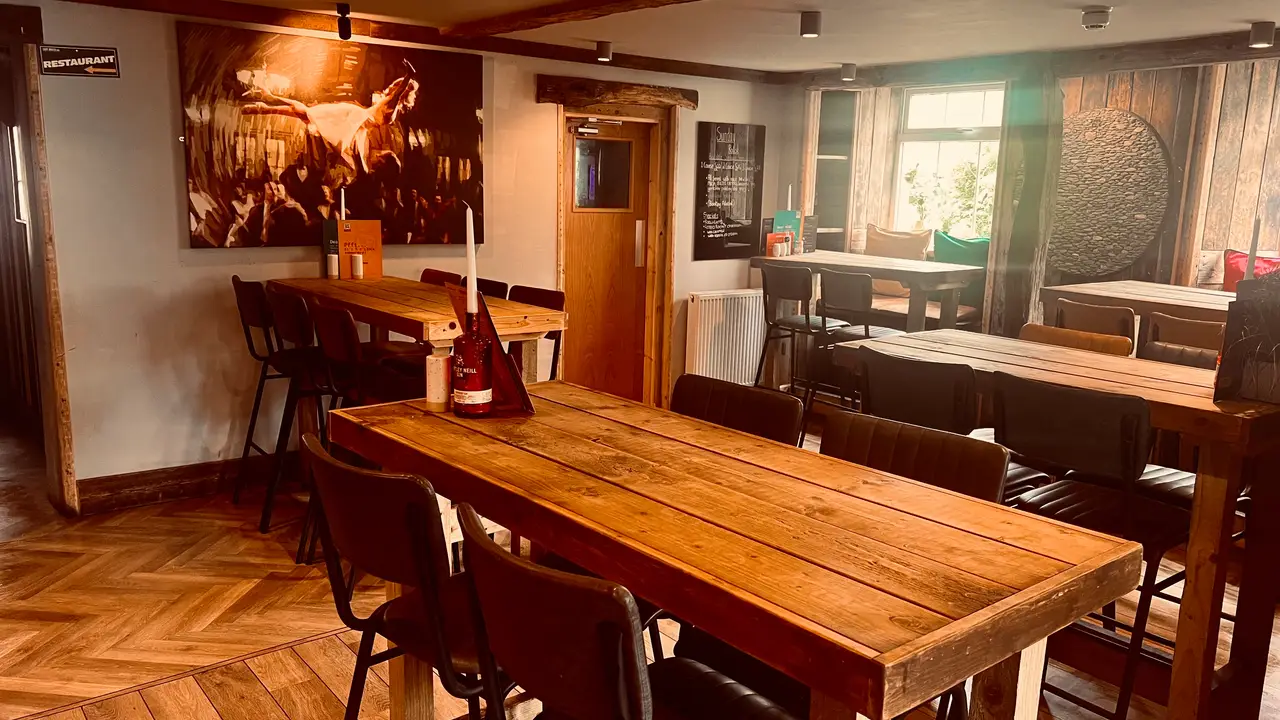 The Easy Breeze  Aprés Ski Bar Style interior - The Easy Breeze, Bowness-on-Windermere, England