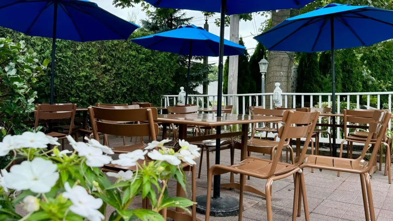 Pete’s Taverna Restaurant and Bar, Riverhead, NY