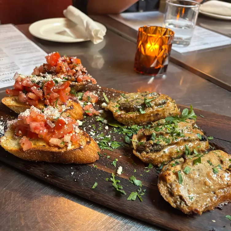 Ferro Bar & Cafe, Toronto, ON