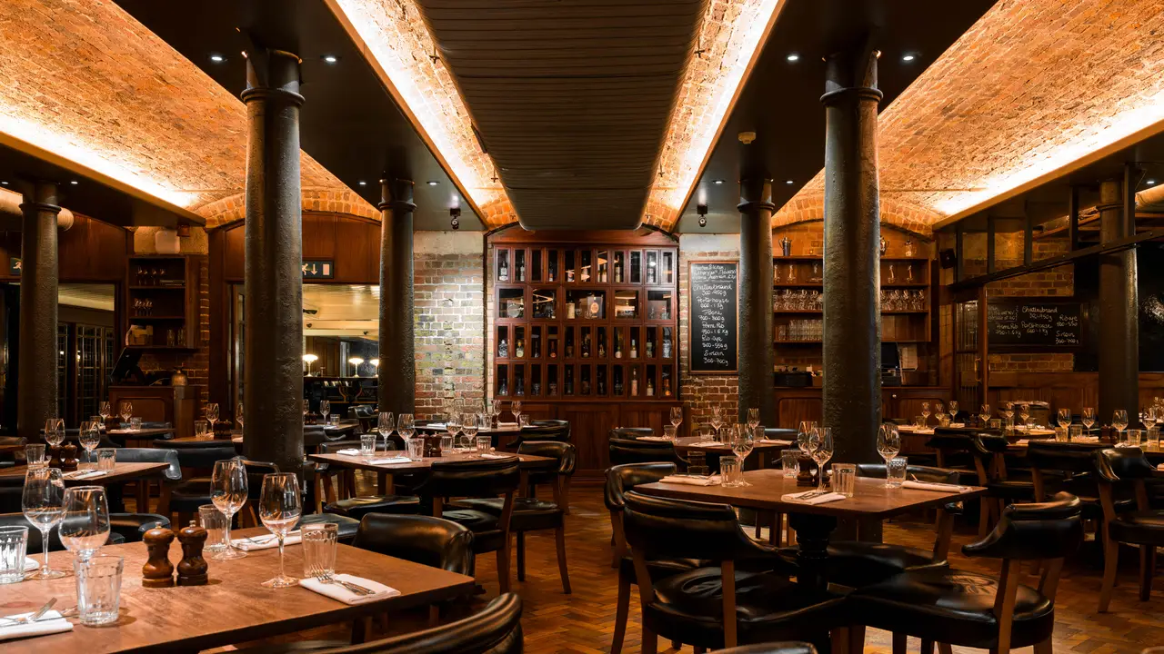 Hawksmoor Seven Dials, London, ENG