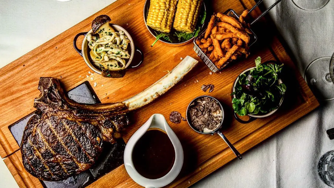 Tomahawk von unserem Menü - Restaurant Isarfein, Straßlach-Dingharting, BY