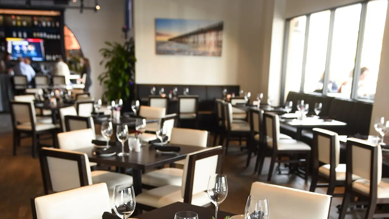 Latitude 34 Restaurant & Bar, Camarillo, CA