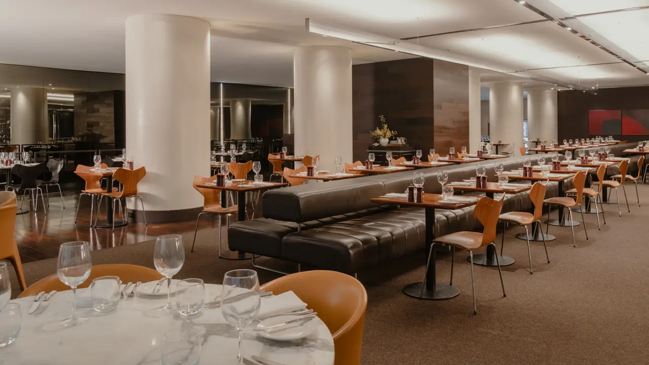 International cuisine in 5-star Luxury - Latitude 27 Kitchen and Bar, Brisbane City, AU-QLD
