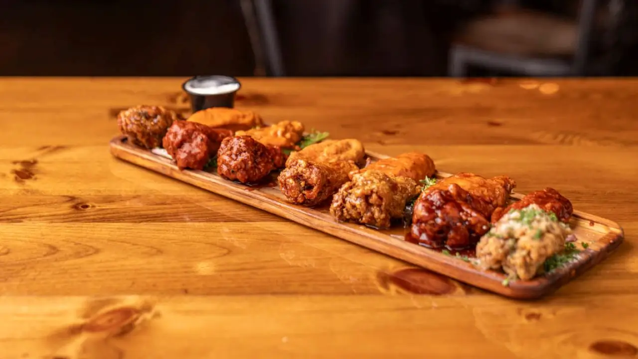 Wingnutz Bar and Grill, Williamsville, NY