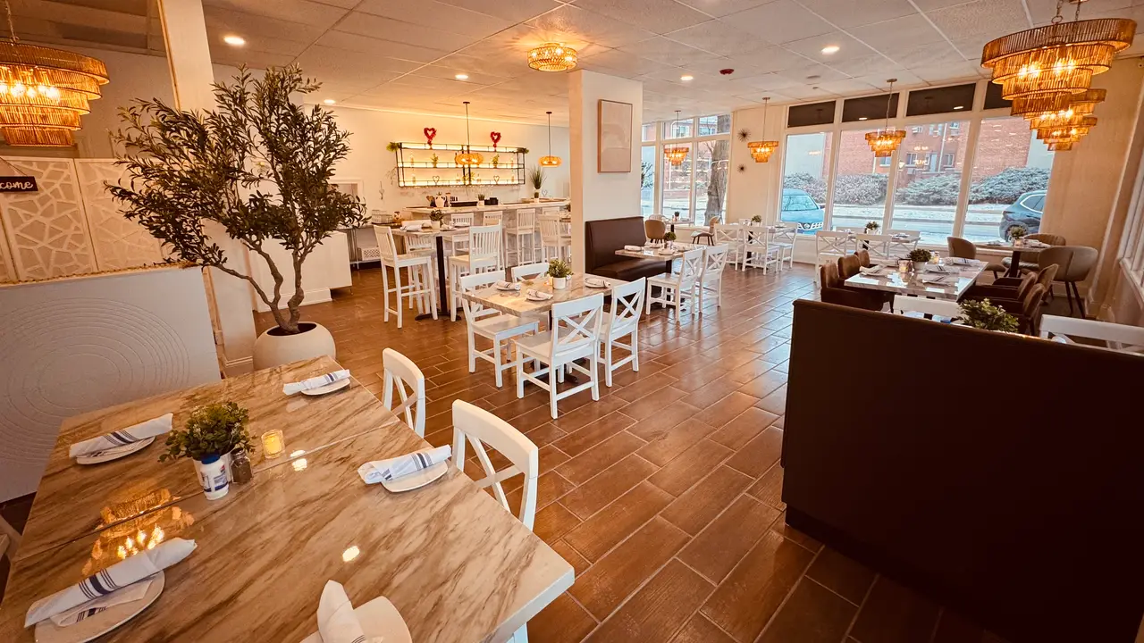 Molos Greek Taverna Restaurant, Wheaton, IL