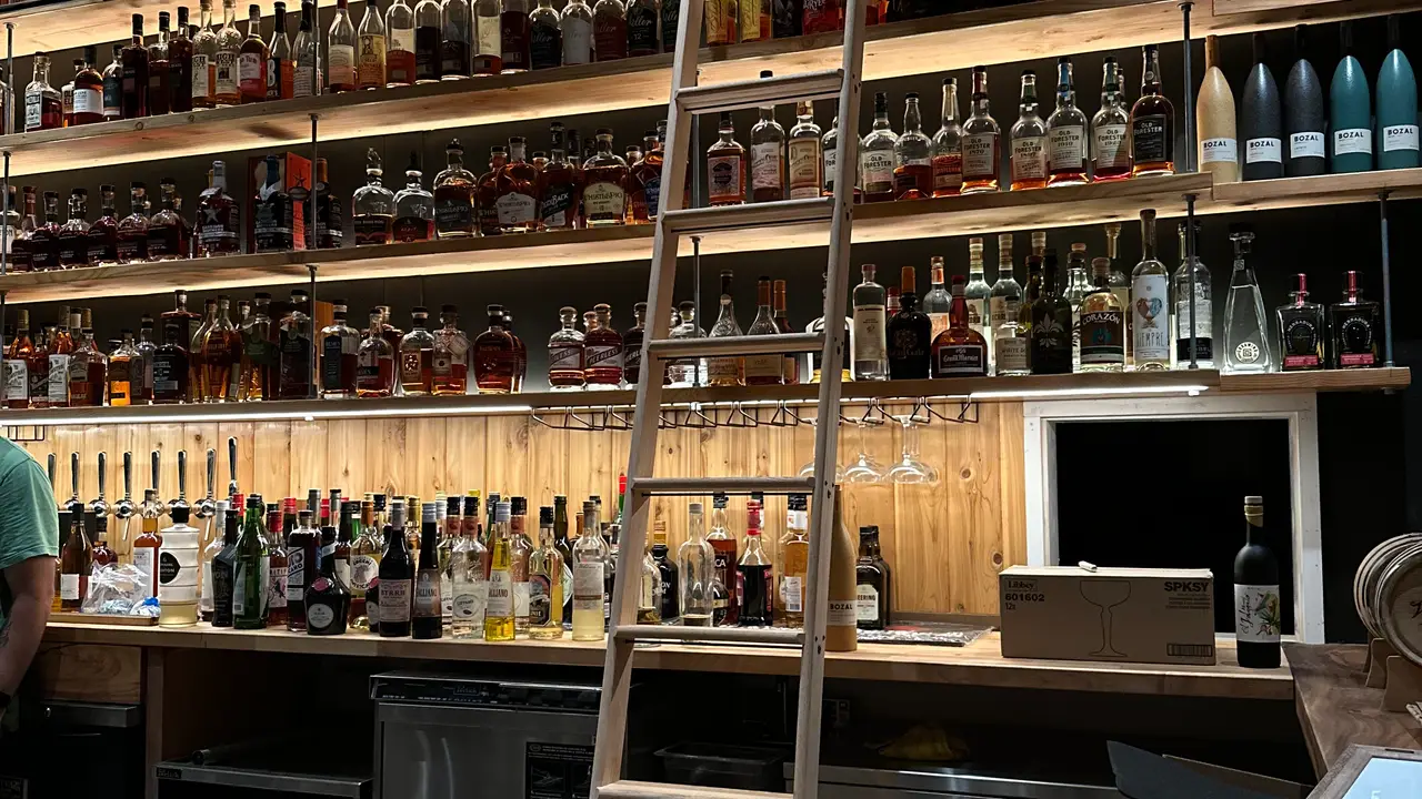 Avalon Gastropub, Kilauea, HI