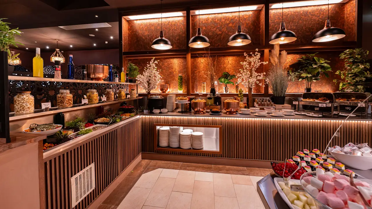 The Midpoint Golden Hour Buffet, available daily. - Aagrah Midpoint, West Yorkshire, England