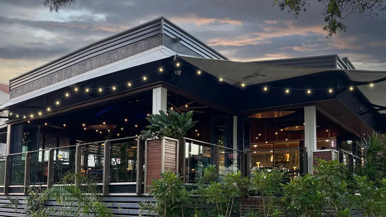 The Tipsy Tomato external photo, ambient lighting - The Tipsy Tomato, Redcliffe, AU-QLD