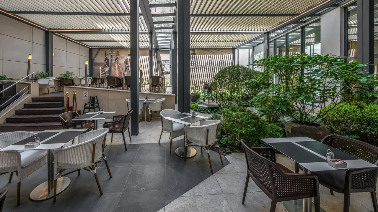 Araz Restaurant - terrace garden - ARAZ Restaurant, Budapest, VII. kerulet
