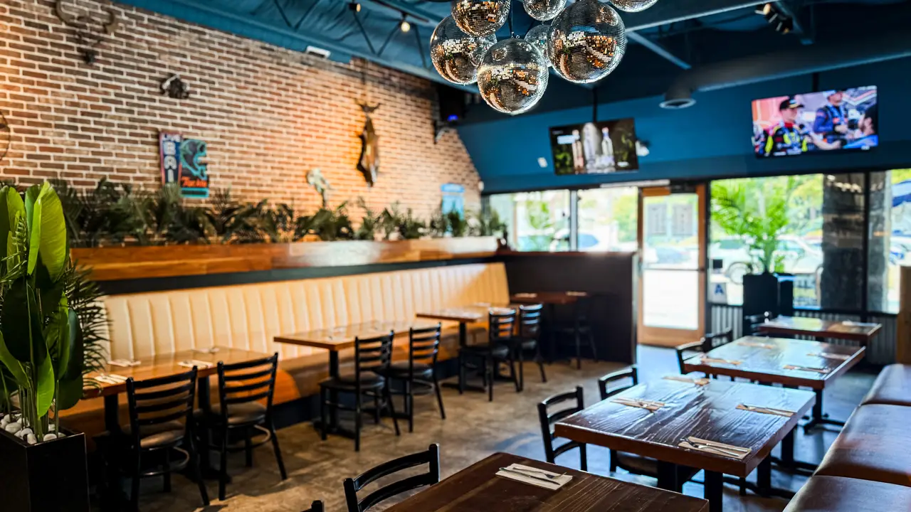 Dinning  - El Viejón Seafood & Brunch, San Diego, CA