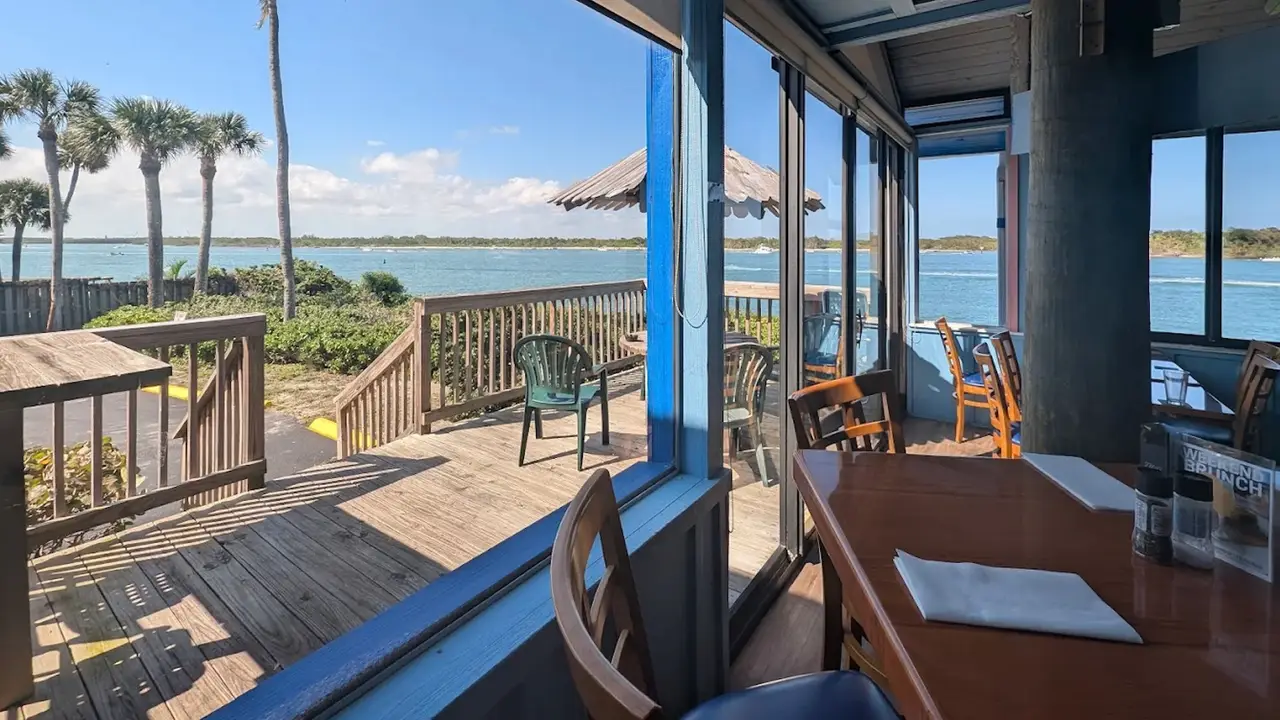 Manatee Island Bar & Grill, Fort Pierce, FL