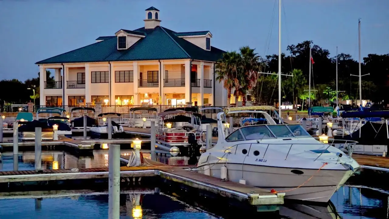 Crabby's On The Lakefront, St. Cloud, FL