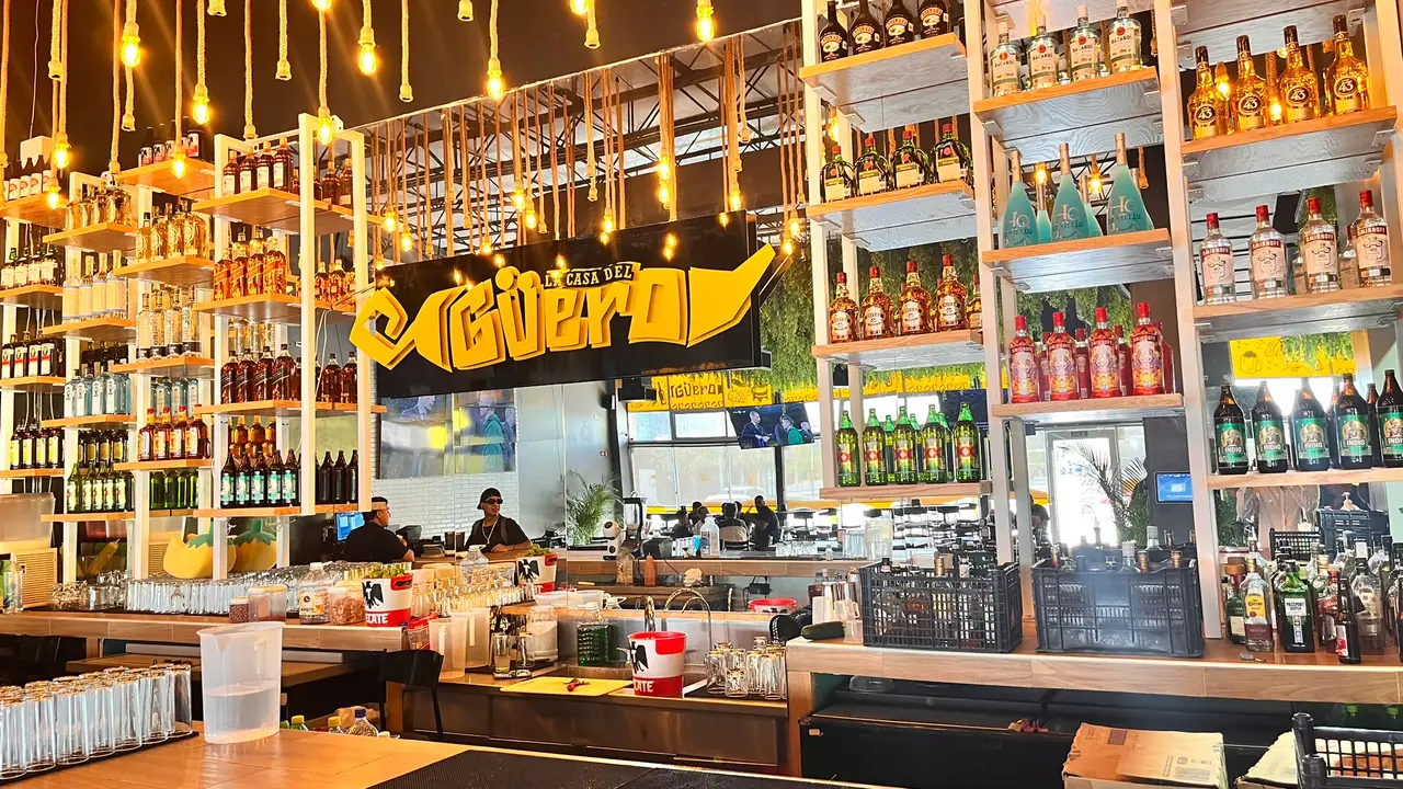 Barra de bebidas en La Casa del Güero - Cervecería Güero, Chihuahua, CHH