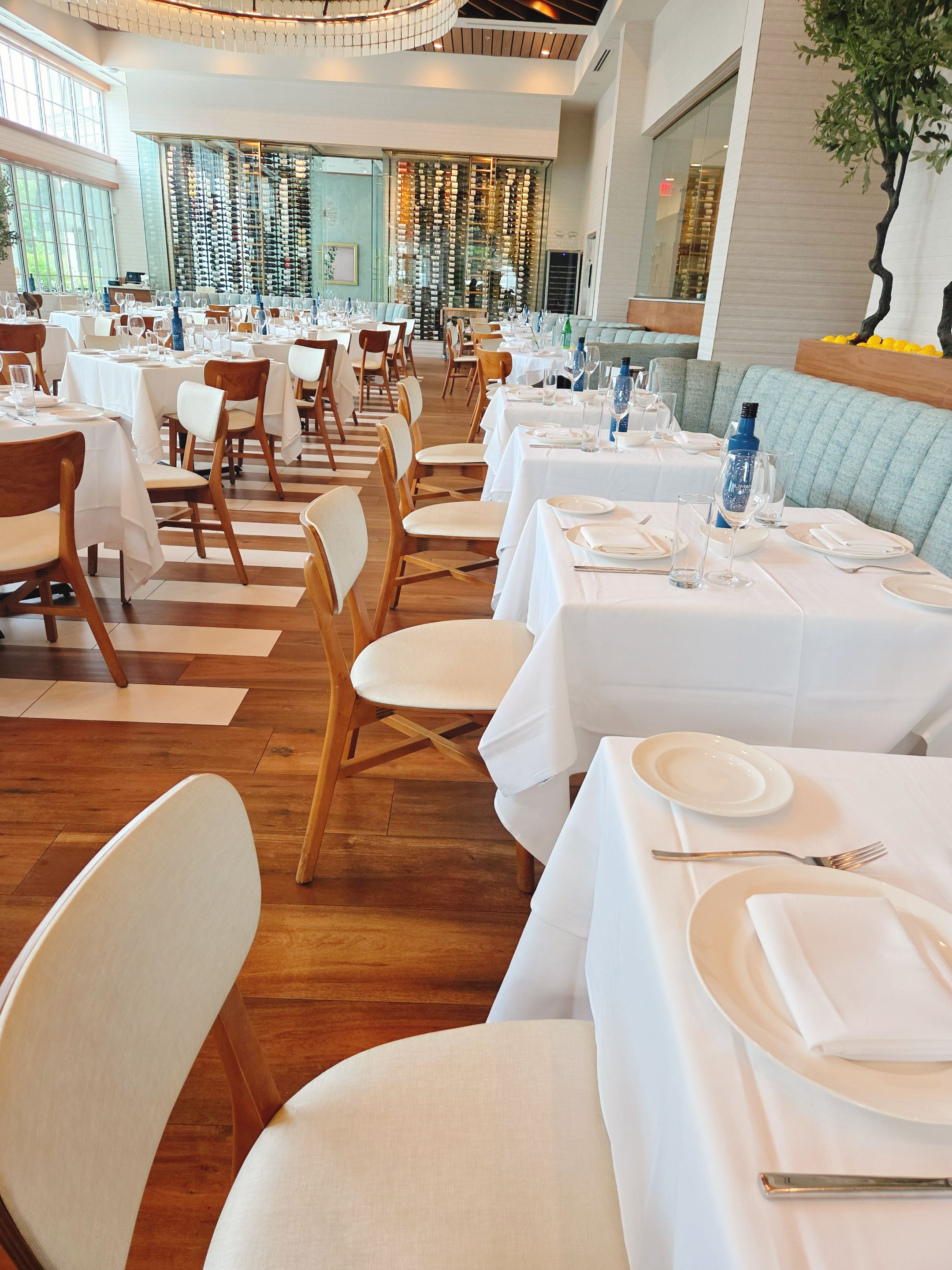 limani restaurant dress code business casual So, What Are You Actually Supposed To Wear To A Restaurant With A Business  Casual Dress Code?