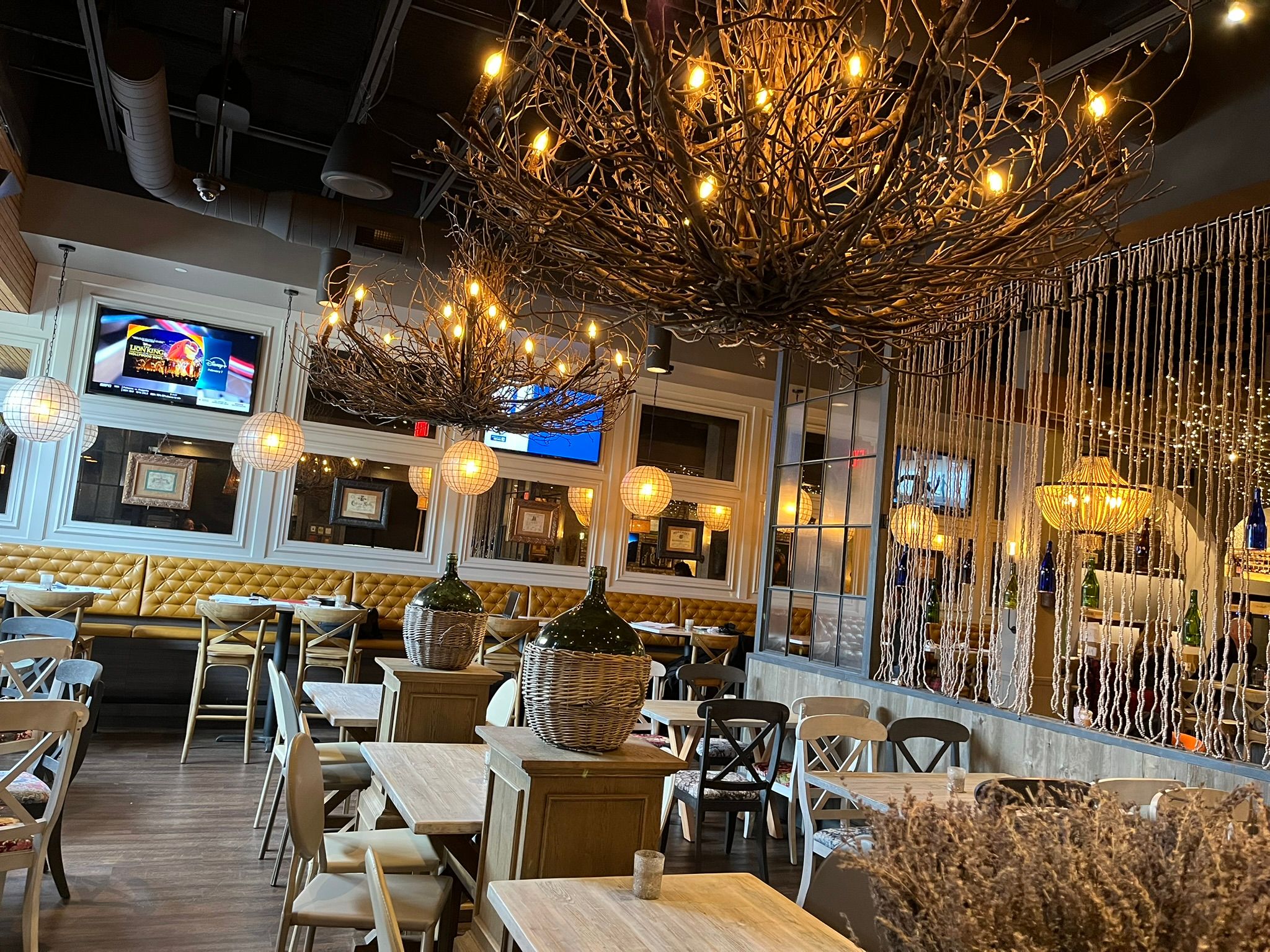 Napa Kitchen + Bar - Easton interior