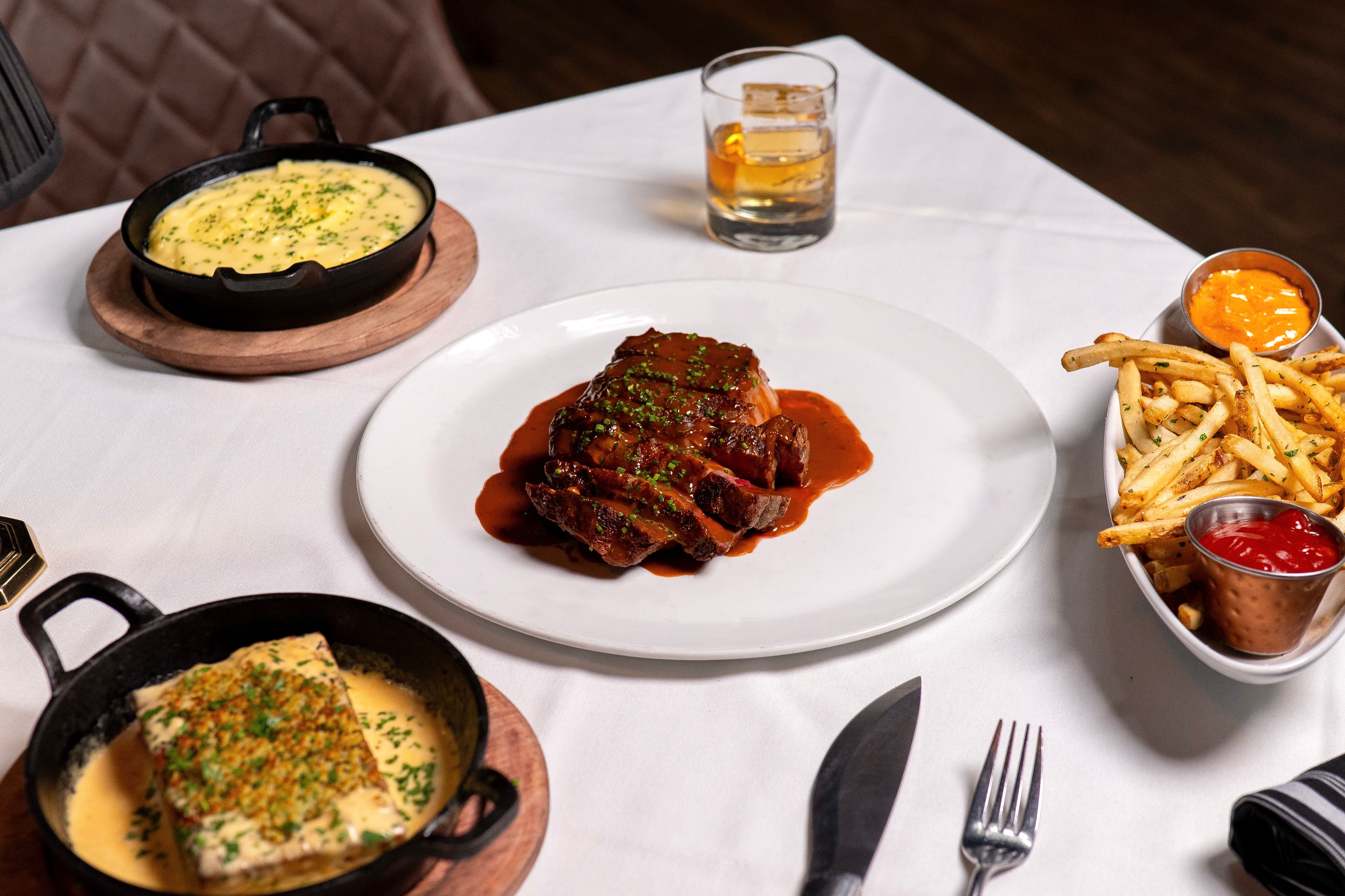 Elliott's Steakhouse food