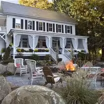 Una foto del restaurante The Chateau on the Lake