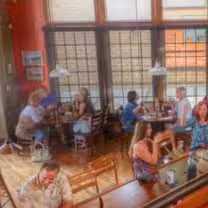 Una foto del restaurante George's Corner Restaurant & Pub