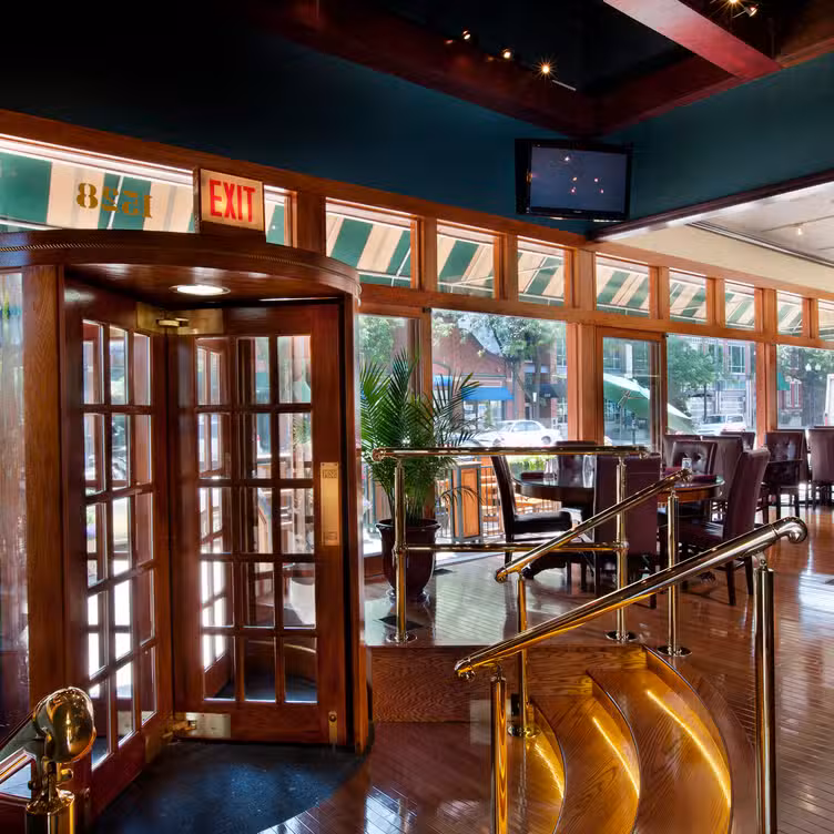 Interior - O'Briens Restaurant and Bar - Temporarily Closed, Chicago, IL