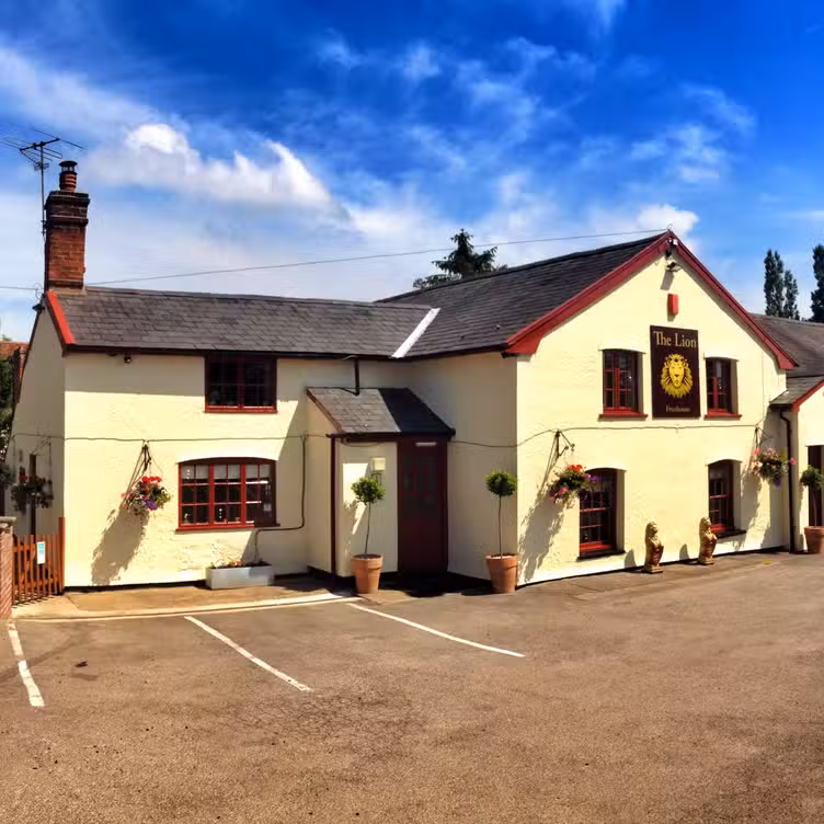 Interior - The Lion at Leavenheath - Permanently Closed, Colchester, Essex