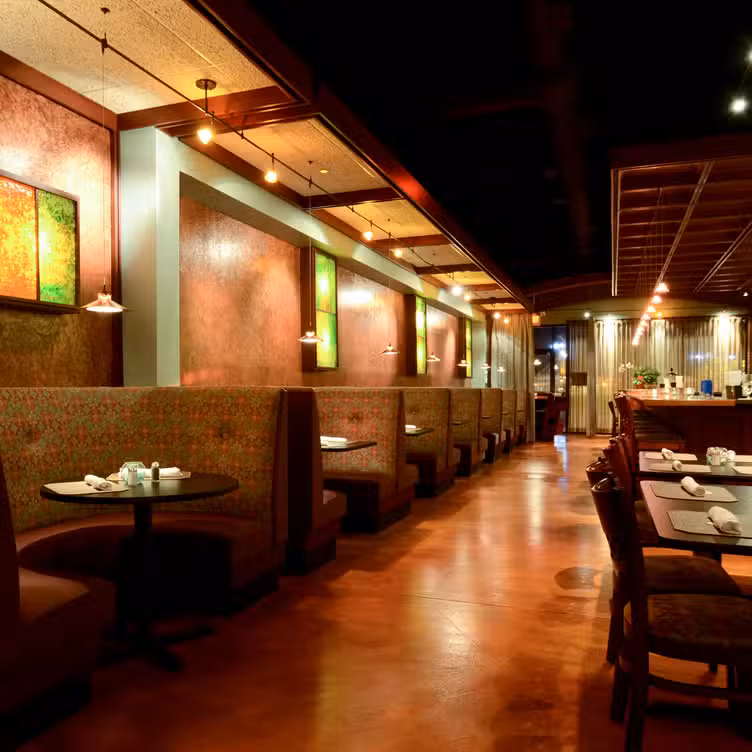 Interior - B's Bistro - Permanently Closed, Sandy Springs, GA