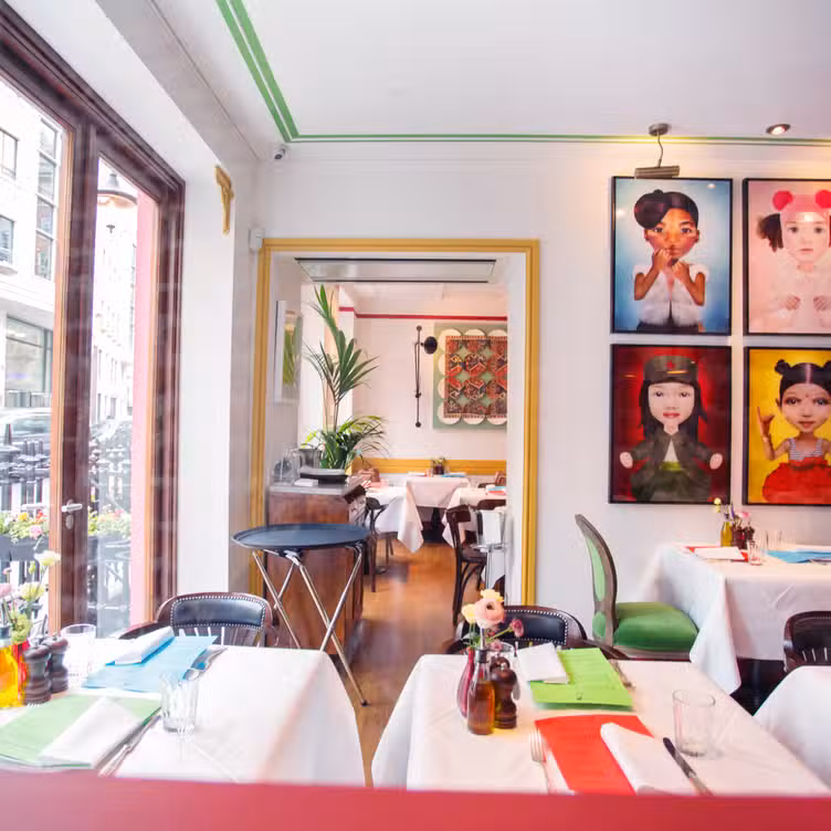 Interior - I Robert - Permanently Closed, London, 