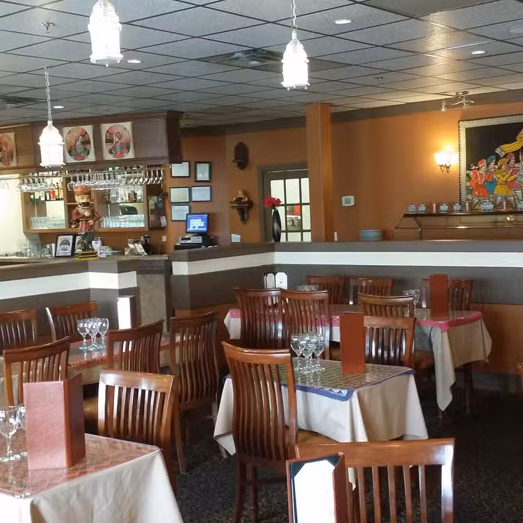 Interior - Mehtab East Indian Cuisine (Cochrane), Cochrane, AB
