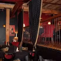 Una foto del restaurante Over The Moon Cafe