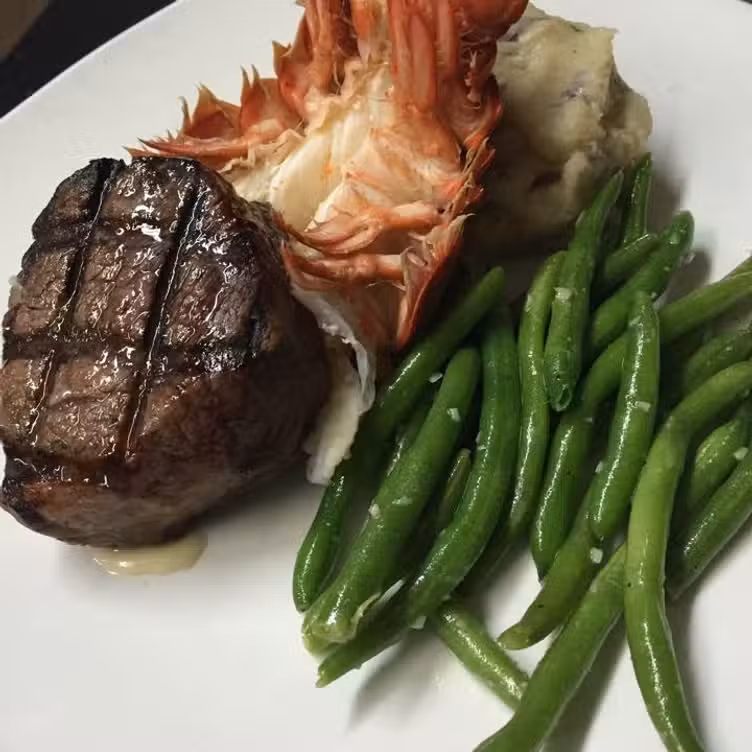 インテリア - Grille on Main - Permanently Closed RI East Greenwich