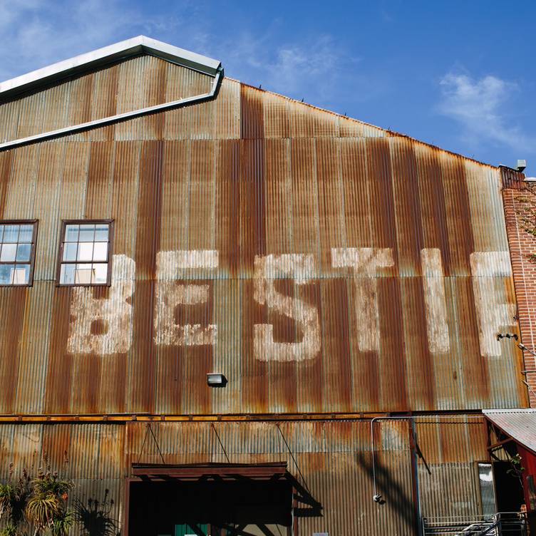 Photo 1 of 4: Bestia