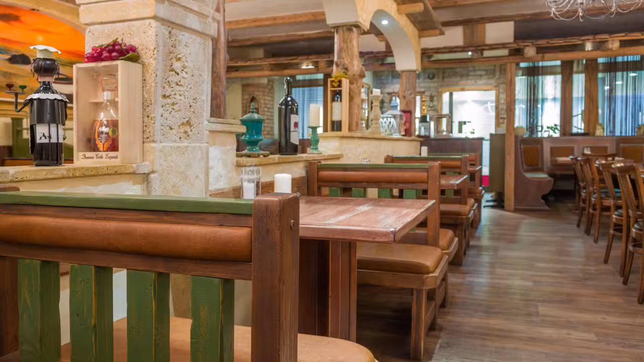 內部 - Dimo's Restaurant，BYMünchen