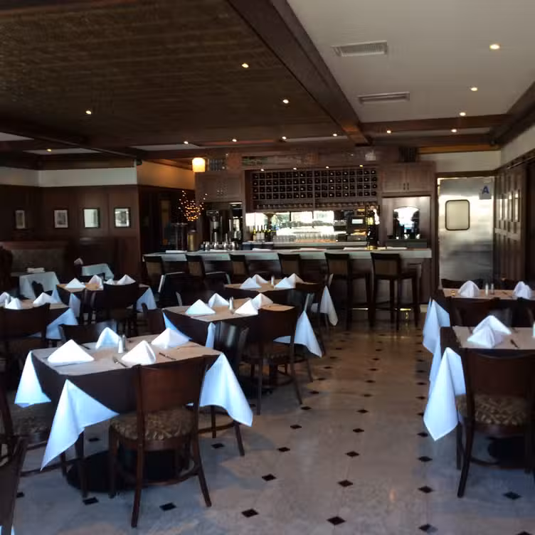 Binnenkant - The Main Course Restaurant, Ramona, CA