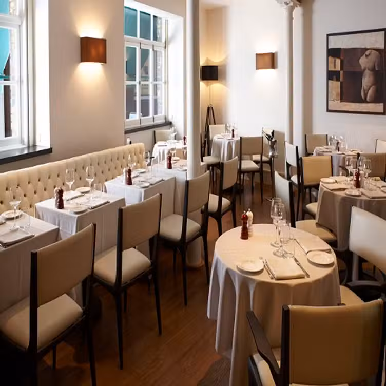 Interior - Salotto 31, London, 